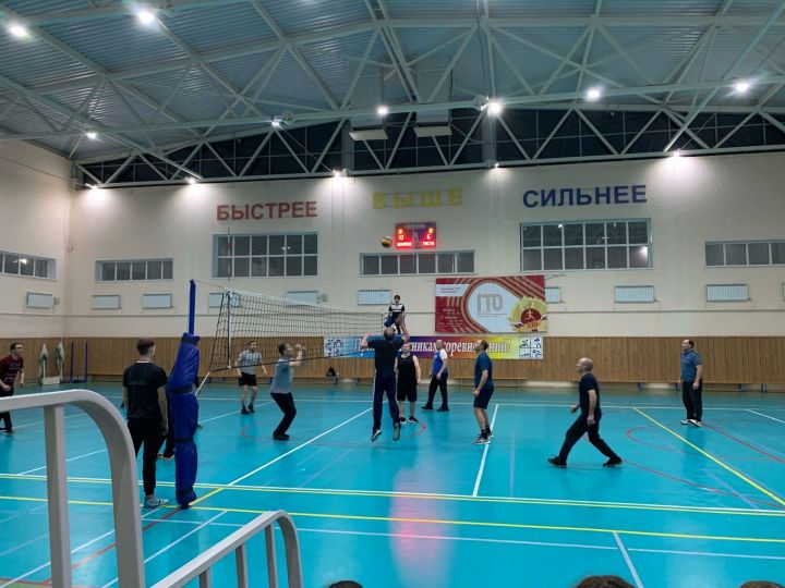 В Тетюшах проходит Первенство Тетюшского района по волейболу среди мужских команд