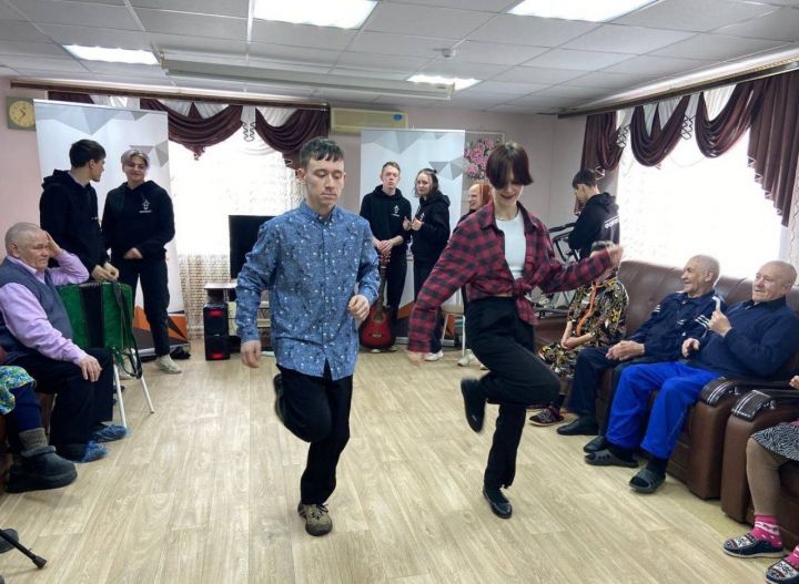 Яшьләр хәрәкәте активистлары «Без курергэ шат йорт» концерт программасы әзерләделәр
