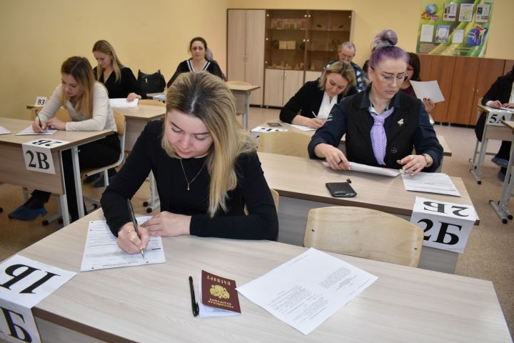 Родители тетюшских выпускников показали знания по русскому языку