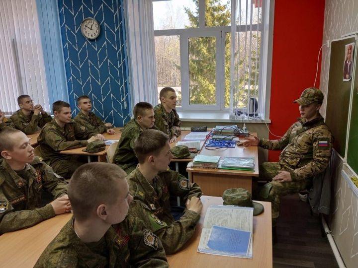 Кадеты и педагоги Тетюшской кадетской школы-интернат встретились с участниками спецоперации