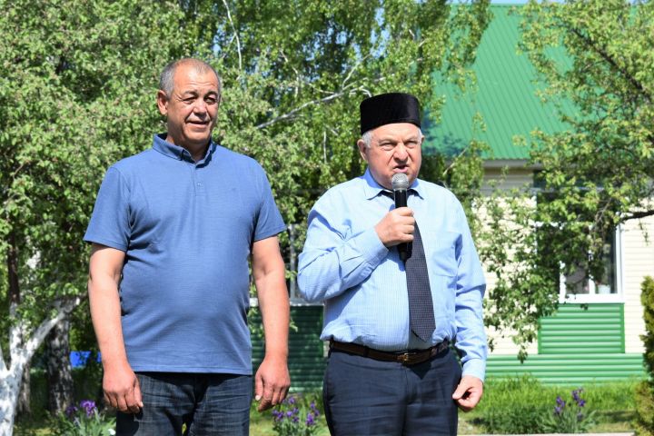 На базе Бакрчинской средней школы состоялась встреча с Харисом Камалеевым
