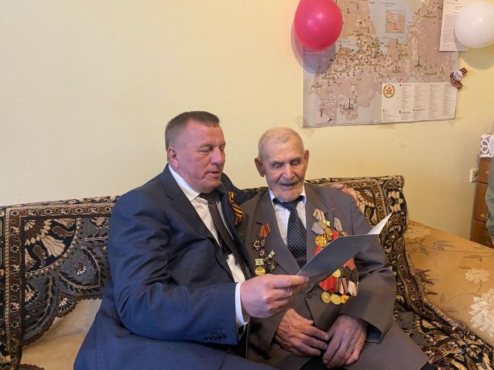 Глава Тетюшского района посетил участника Великой Отечественной войны Ивана Авдонина