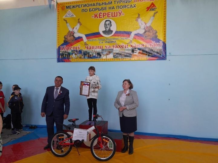 Участнику турнира по поясной борьбе «Керешу» в Дрожжановском районе вручили велосипед