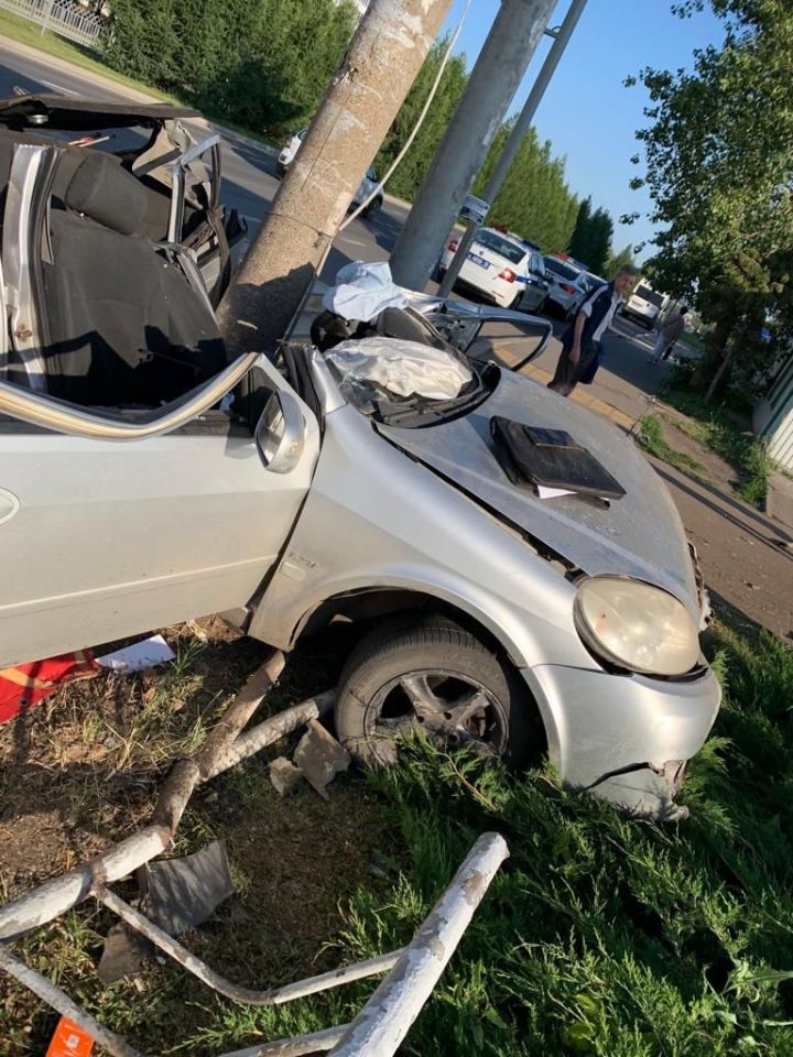 Татарстанец на иномарке врезался в опору столба: водитель погиб