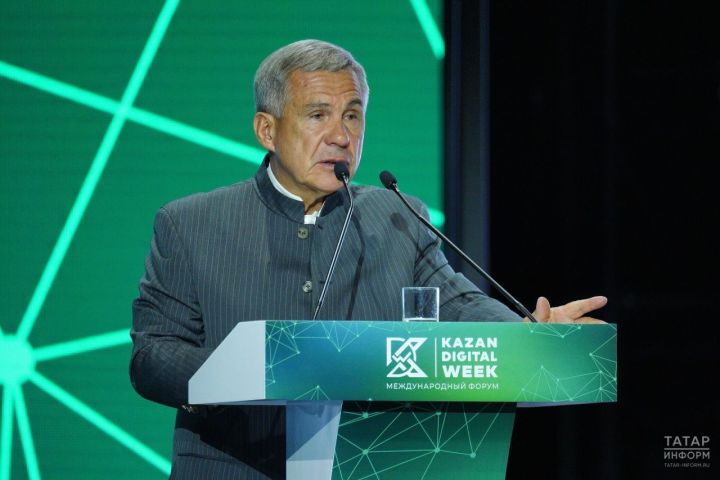 Минниханов рекомендовал Татарстанским вузам обучать больше IT-специалистов