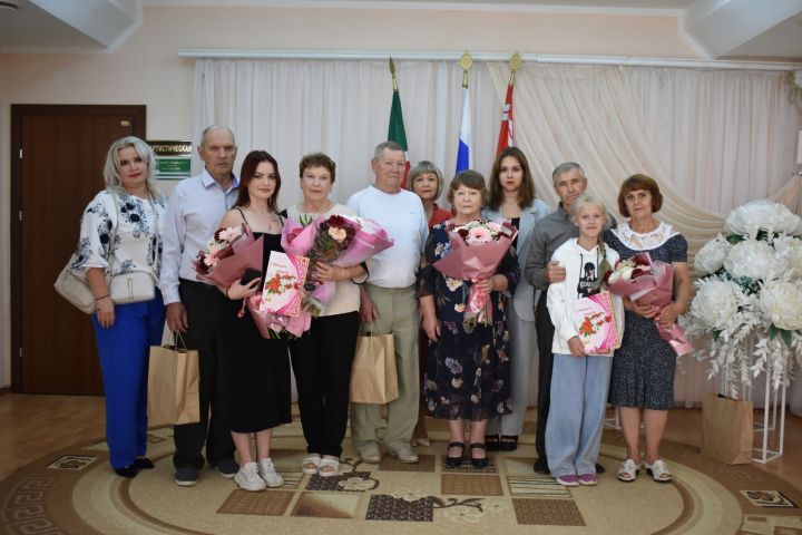 Свадебными цветами были гладиолусы...