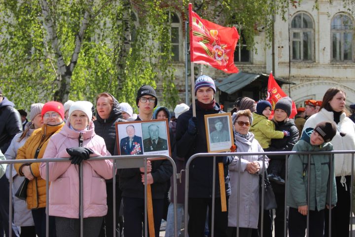 Не смолкнет слава тех военных лет