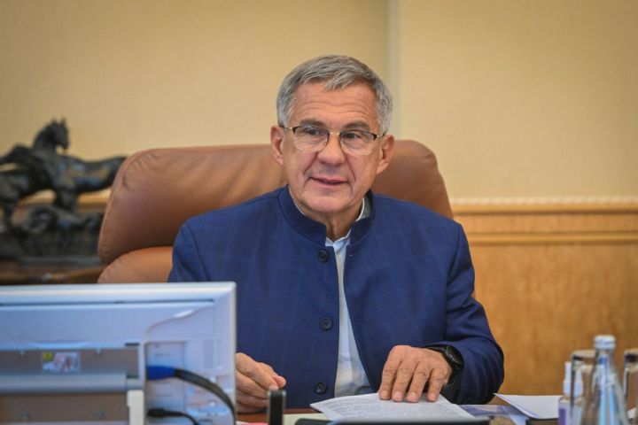Рустам Минниханов поздравил татарстанцев с 23 февраля