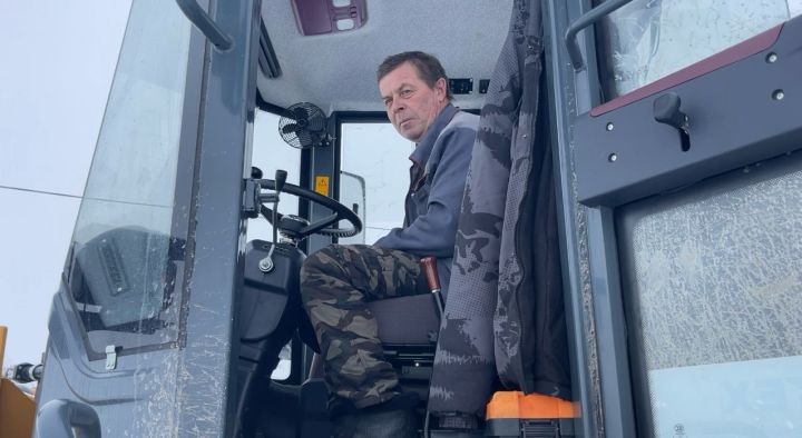 Михаил Абмаев: В Тетюшах на расчистке дорог от снега тружусь пять дней, с утра до вечера