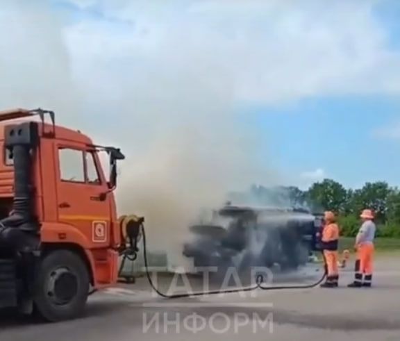 В Тетюшском районе на дороге загорелся автомобиль «Почты России»