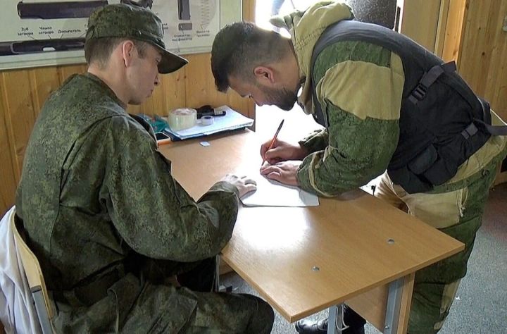 Свыше 100 контрактников за один день отправились служить в батальон «Батыр» из РТ