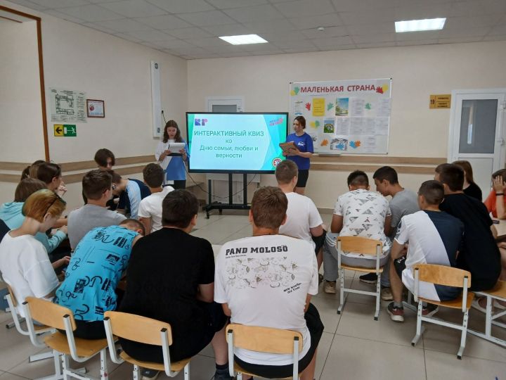 Для тетюшан организовали интерактивный квиз «Семейный пазл: собери картинку счастья»