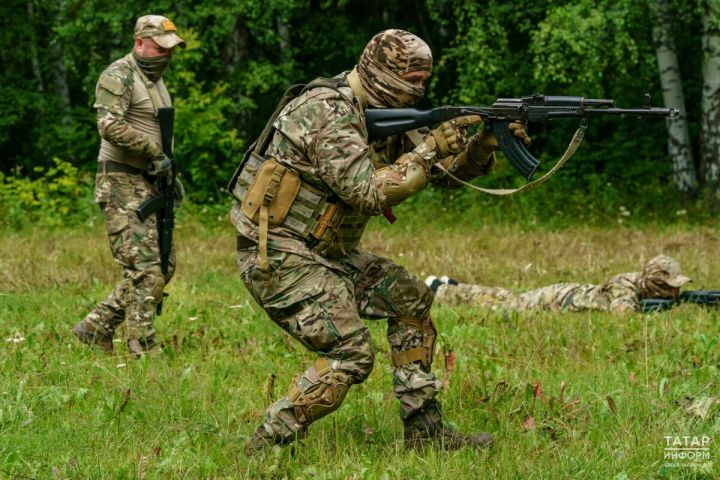 «Решил помочь народу»: контрактники из регионов РФ проходят курсы боевой подготовки в РТ