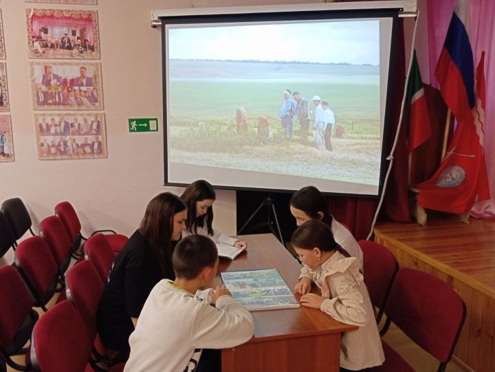 В Малых Атрясях прошел патриотический час «История нашего села»