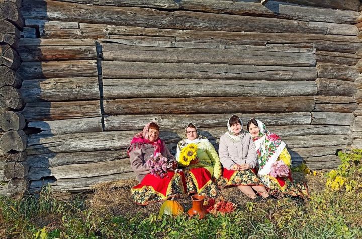 В Тетюшском районе отметили День сельских женщин фотовыставкой и стихами