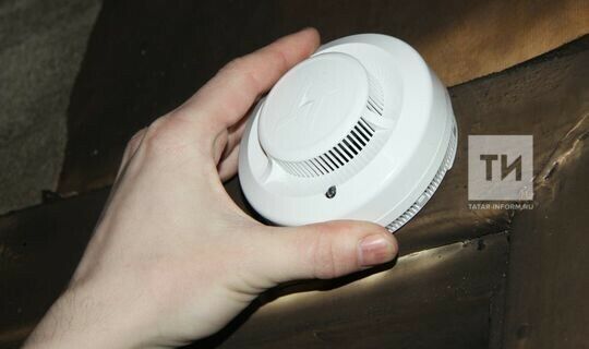 В Тетюшах продолжается установка пожарных извещателей в домах социально незащищённых граждан