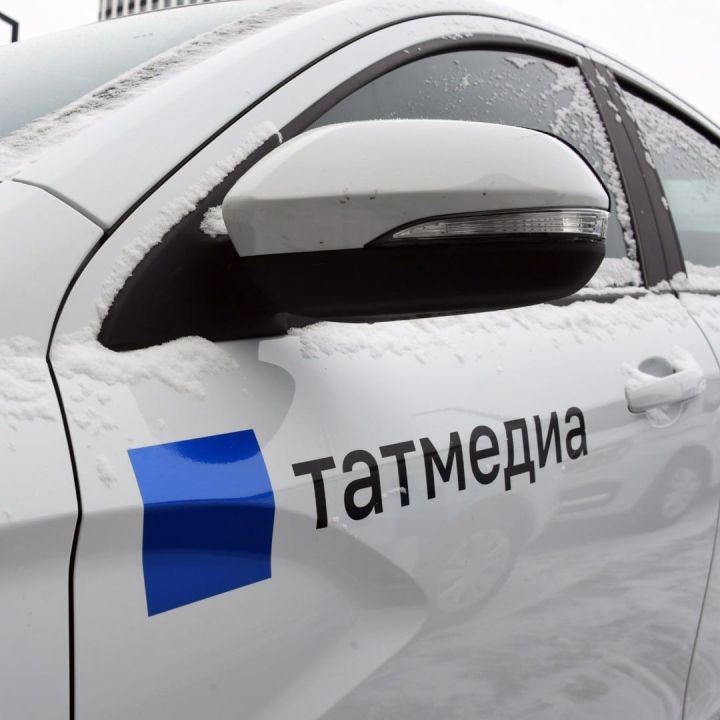 Рустам Минниханов передал автомобили редакциям «ТАТМЕДИА»