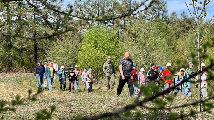 Рябины в память: школьники из Тетюш озеленили Долгую Поляну