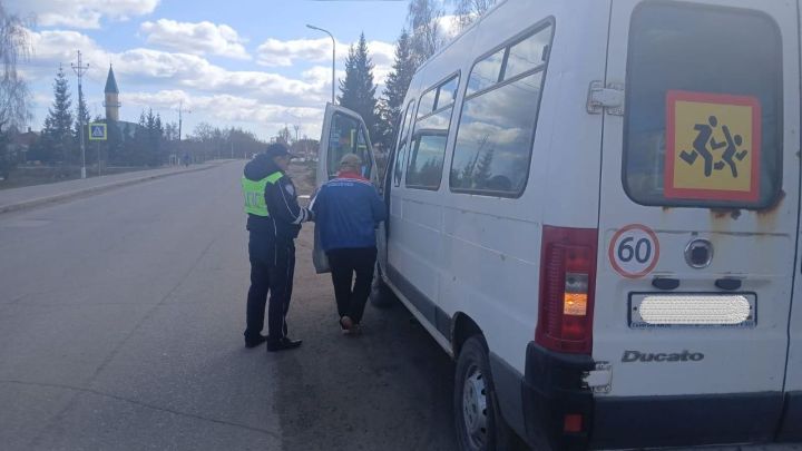 Госавтоинспекторы Тетюшского района проверяют автобусы и водителей