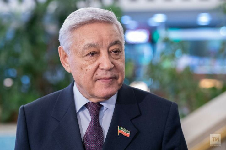 Татарстанцев с Первомаем поздравил Фарид Мухаметшин