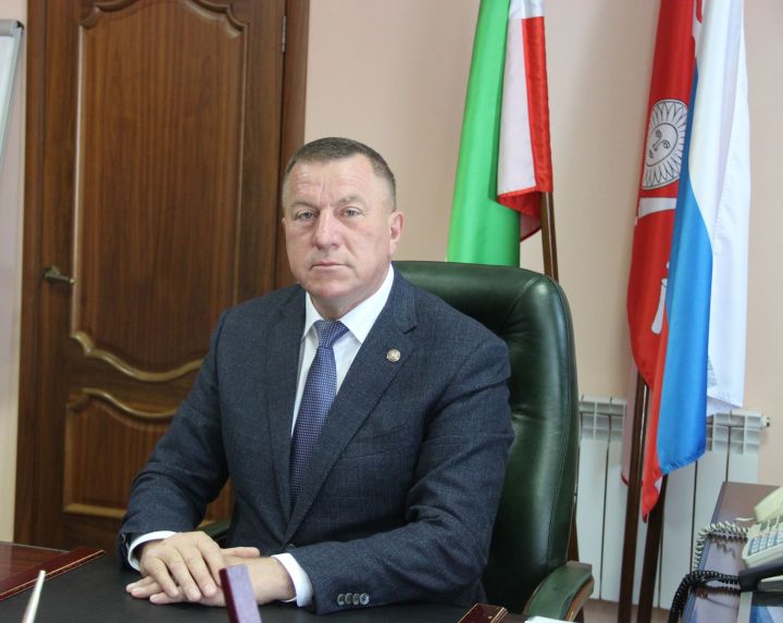 С Днём библиотек: глава Тетюшского района поздравил библиотечных работников