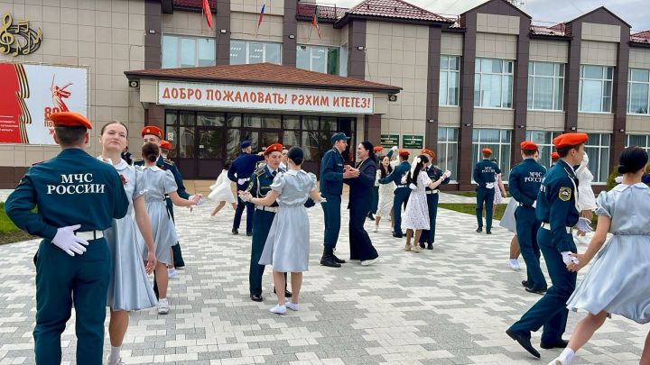 Тетюши отметили 80-летие Победы вальсом