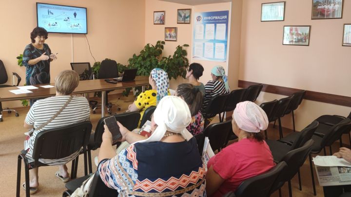 Продолжаются занятия с предпенсионерами, проводимые клиентской службой в Тетюшском районе