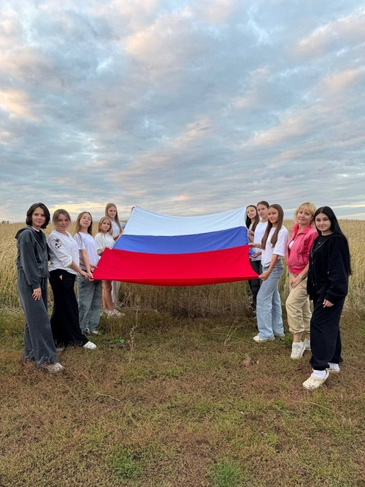 День Российского флага в лагере «Чайка»