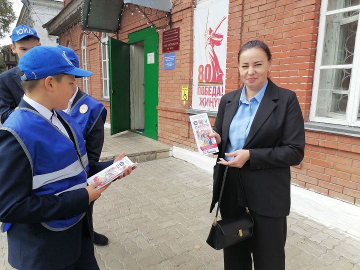 Юные инспекторы движения провели акцию по БДД в Тетюшах
