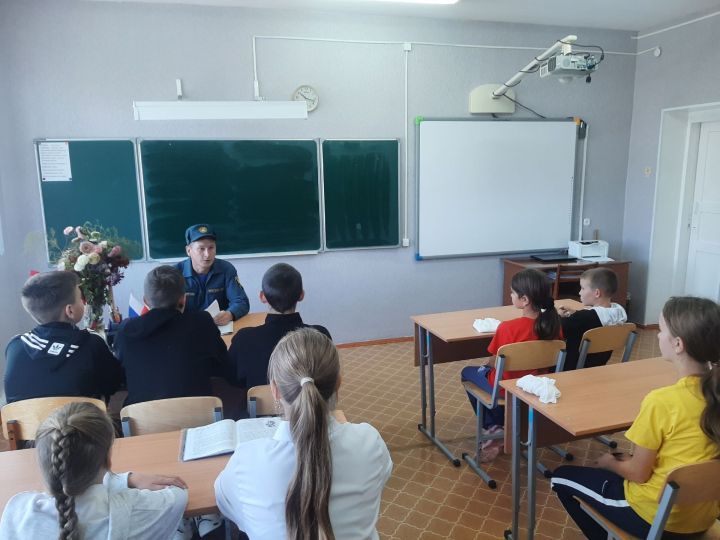 Пожарные провели учения в Байрашевской школе Тетюшского района
