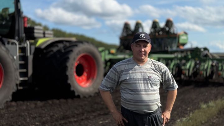 Алексей Борисов после школы выучился на механизатора