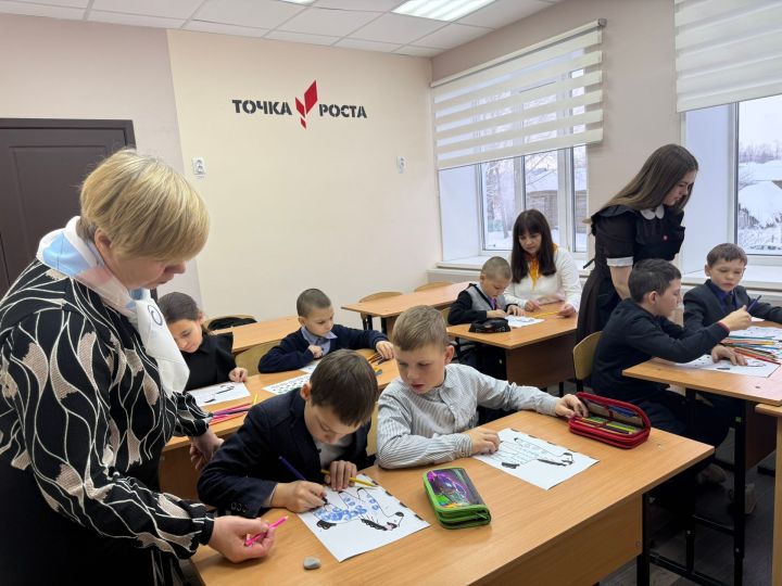 В Нармонской школе совершили путешествие к дымковской игрушке