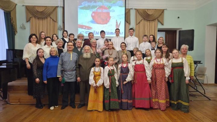Праздничный концерт ко Дню учителя прошел в Тетюшах