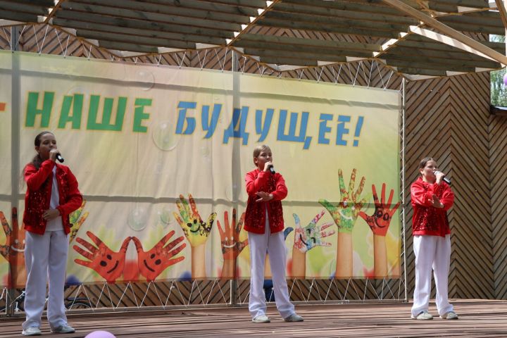Уполномоченный по правам ребенка в РТ поздравила татарстанцев с Международным днем защиты детей
