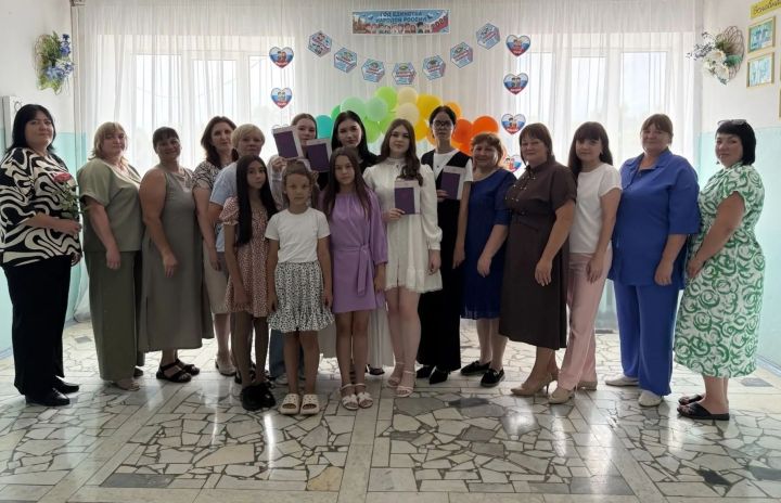 Торжественное вручение аттестатов выпускникам 9‑х классов в Нармонской школе