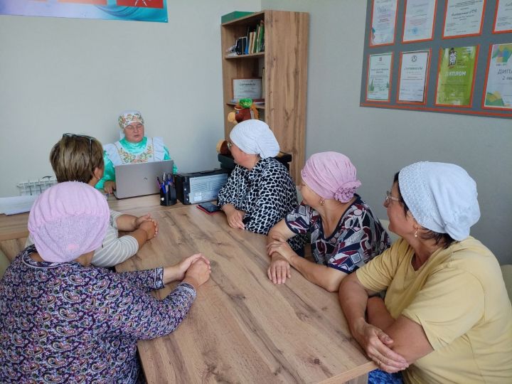 Алабирде авылында «Татар фольклорының байлыгы» дигән тарих сәгате уздырылган