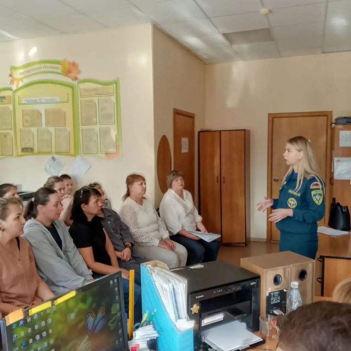 Инструктаж по пожарной безопасности провели в Тетюшах с соцработниками