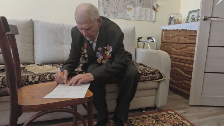 102‑летний ветеран Авдонин проголосовал на выборах в Госдуму